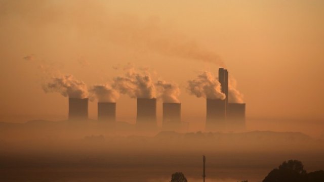 ЕК предлага преглед на лицензите на всички големи горивни инсталации