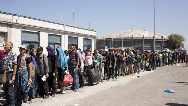 Как бежанската вълна застрашава шведския социален модел