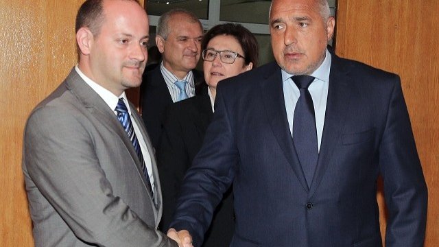 <p>
	Радан Кънев (вляво) и Бойко Борисов разговаряха за енергетиката. Снимка: <em>БТА</em></p>
