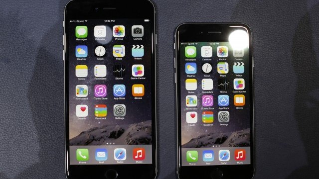 <p>
	Новите модели iPhone 6 Plus и&nbsp;iPhone 6. <em>Снимка: Ройтерс</em></p>
