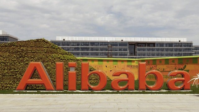 <p>
	Alibaba&nbsp;осъществява повече приходи от продажби, отколкото Amazon и Ebay заедно.&nbsp;<em>Снимка: Ройтерс</em></p>

