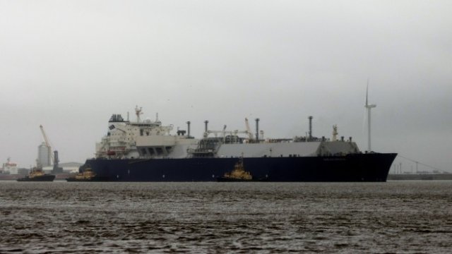 Петролът поевтинява след сделката ЕС-САЩ за LNG	
