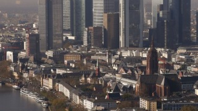 <p>
	Изглед от Франкфурт.&nbsp;<em>Снимка: Архив Ройтерс</em></p>
