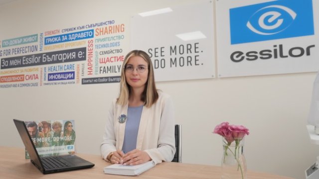 <p>
	Елена Николова - маркетинг мениджър, Essilor България<em>. Снимка:&nbsp;Essilor България</em></p>
