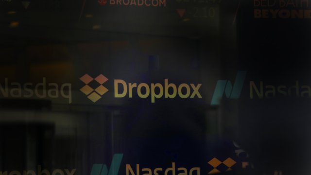 Акциите на Dropbox поевтиняха с почти 3,5% след анонсирането на новината. Снимка: EPA/PETER FOLEY