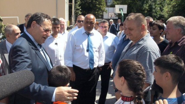 <p>
	Българският премиер Бойко Борисов (в средата). <em>Снимка: БТА</em></p>
