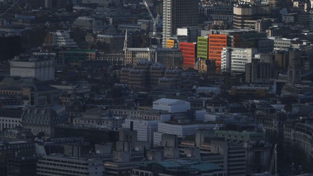 <p>
	Разходите за поддържане на първокласен бизнес имот в лондонския Уест Енд излизат по близо 3000 долара за кв. м годишно. <em>Снимка: архив, Ройтерс</em></p>
