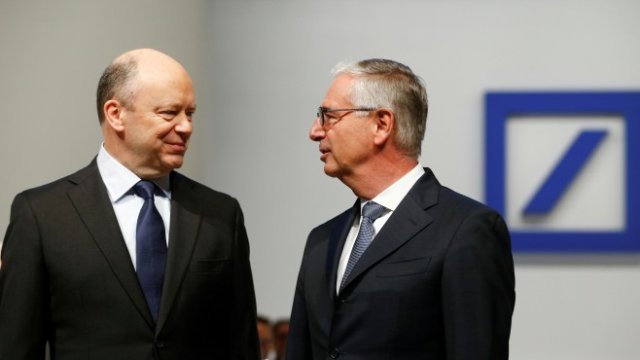 <p>
	Краян и Ахлайтнер (вдясно) във времената, в които се разбираха. <em>Снимка: архив Ройттерс</em></p>
