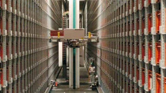 <p>
	Автоматизирана складова система KNAPP в склад на &quot;Софарма Трейдинг&quot; АД в гр. София Снимка: Дружеството</p>
