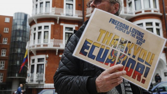 <p>
	Новото отдръпване на Еквадор е може би следствие от дипломатически натиск от страна на САЩ. <em>Снимка: Ройтерс</em></p>
