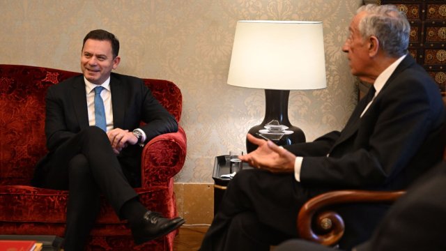 Премиерът Луиш Монтенегро (вляво) и президентът Марселу Ребелу де Соуза (вдясно). Снимка: Zed Jameson/Bloomberg