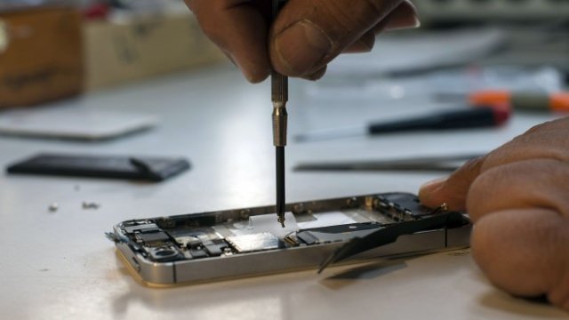 <p>
	Поправка на модел на&nbsp;iPhone. <em>Снимка: Bloomberg LP</em></p>
