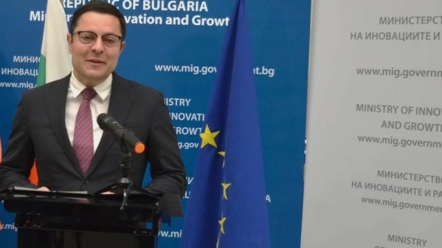 Министърът на иновациите и растежа Александър Пулев. Снимка: МИР