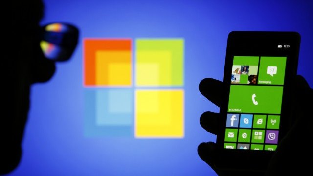 <p>
	Анализаторите не са единодушни какво ще донесе &quot;бракът&quot; между Nokia и Microsoft &nbsp;и за двете компании. <em>Снимка: Ройтерс</em></p>

