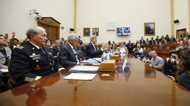 <p>
	Момент от днешното заседание в Сената. <em>Снимка: Ройтерс</em></p>
