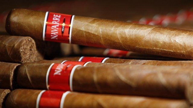 <p>
	Тези специални помещения са свързани и с още по-специално оборудване - вентилация, кожени мебели, дървени подове. <em>Снимка: архив Ройтерс</em></p>
