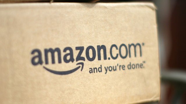 <p>
	Пратки чакат да бъдат обработени в сортировъчен център на Amazon, Снимка: <em>Ройтерс</em></p>
