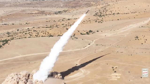 Изстрелване на хипезвукова ракета от йеменските хути. Снимка: Handout/Houthi Media Center via Getty Images
