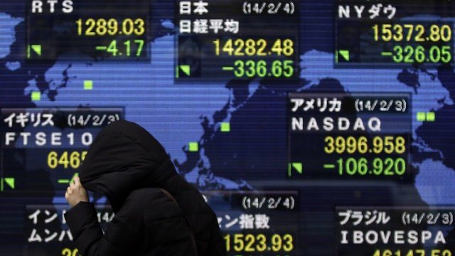 <p>
	Днес&nbsp;<strong style="font-size: 12px;">Nikkei&nbsp;</strong><span style="font-size: 12px;">се срина с 4,18%, или 610 пункта, до 14 008 пункта. <em>Снимка: Ройтерс</em></span></p>
