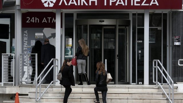 <p>
	Гърците държат 4,7 милиарда евро в кипърски банки. <em>Снимка: Ройтерс</em></p>

