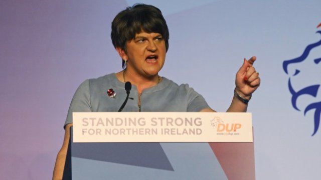 <p>
	Лидерът на<em>&nbsp;</em>Демократичната юнионистка партия Арлийн Фостър.&nbsp;<em>Снимка: Ройтерс</em></p>
