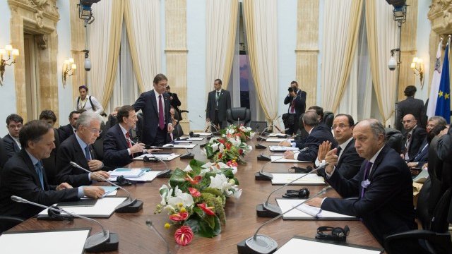 <p>
	Работен момент от срещата на средиземноморските държави. <em>Снимка: Ройтерс</em></p>
