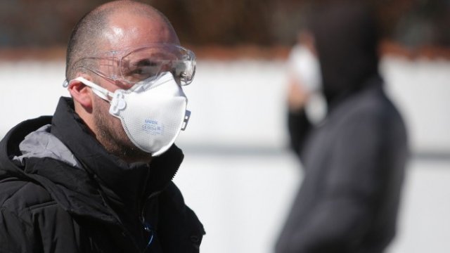 МС одобри договор с Китай за доставка на предпазни маски и респиратори