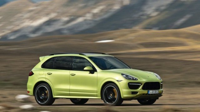<p>
	Една от най-новите версии на Porsche Cayenne - GTS. <em>Снимка: Porsche</em></p>
