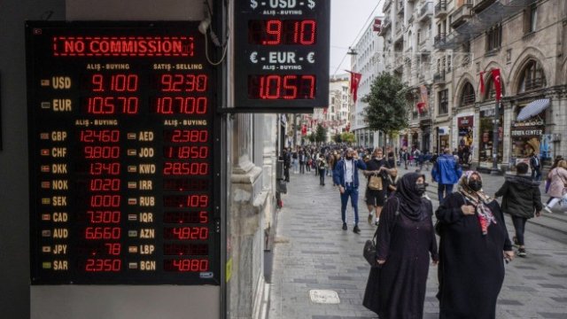 Турската лира продължава да поевтинява