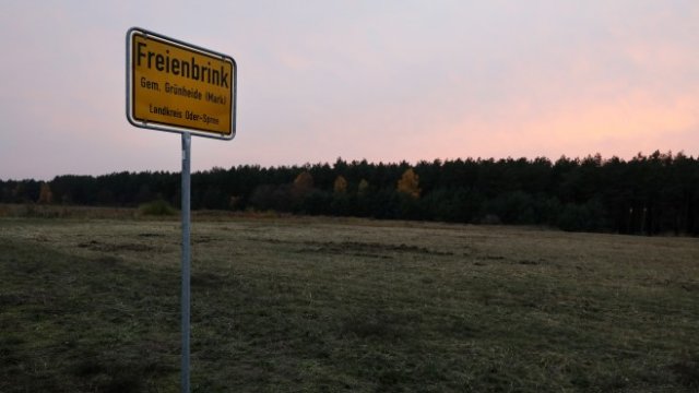 <p>
	Тук трябва да бъде изградена новата фабрика на Tesla. <em>Снимка: ЕТА</em></p>
