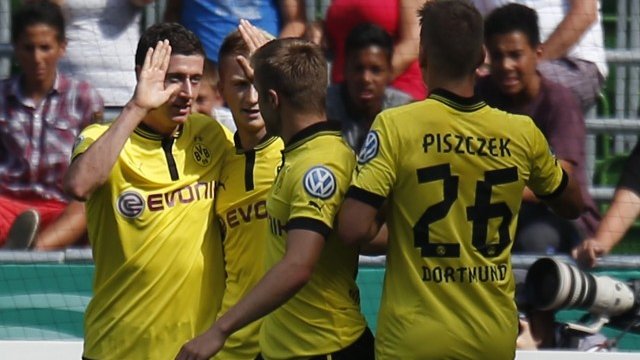 <p>
	BVB е успешен както на терена, така и извън него. <em>Снимка: Ройтерс</em></p>
