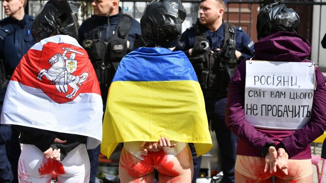 Протест пред руското посолство в Гданск. Снимка:  EPA/Adam Warzawa POLAND OUT