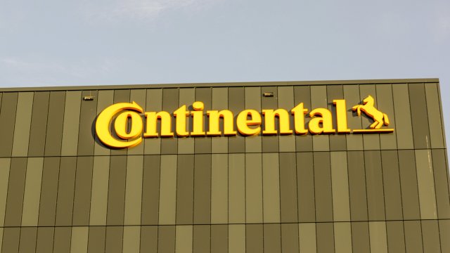 Фабрика за автомобилни компоненти на Continental AG във Франкфурт, Германия. Снимка: Alex Kraus/Bloomberg