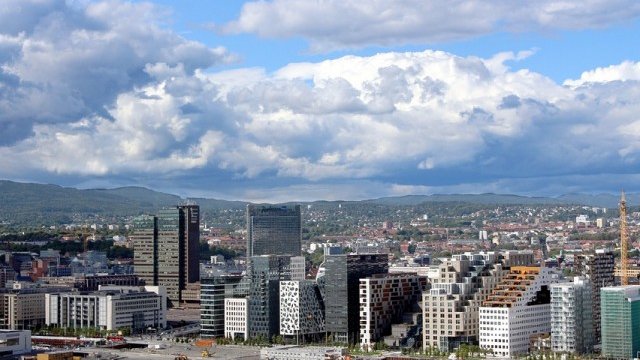 <p>
	Високите цени на петрола донесоха на Норвегия просперитет, но спадът им е заплаха за небалансираната икономика.<em> Снимка:&nbsp;pixabay.com</em></p>
