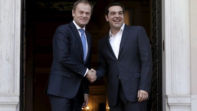 <p>
	Доналд Туск (вляво) е на посещение в Атина дни преди Европейския съвет. Снимка: <em>Ройтерс</em></p>
