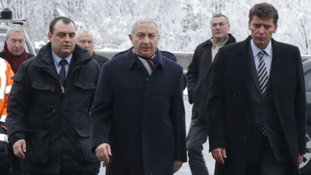 <p>
	Огнян Герджиков на мястото на инцидента при тунел Ечемишка. <em>Снимка: Министерски съвет</em></p>
