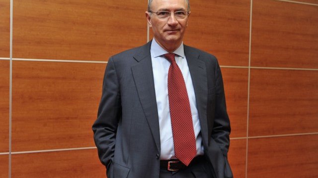 <p style="text-align: justify;">
	Главният изпълнителен директор на UniCredit Федерико Гицони. <em>Снимка: Ройтерс</em></p>
