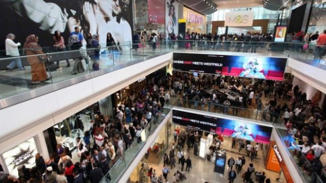 <p>
	Търговският център Westfield в Лондон. <em>Снимка: архив Ройтерс</em></p>
