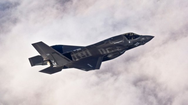 <p>
	Изтребител F-35 Lightning II. <em>Снимка: Ройтерс</em></p>

