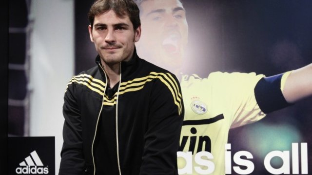 <p>
	Бившият вече вратар на Реал Икер Касияс. Снимка: архив Ройтерс</p>
