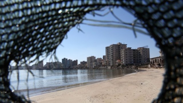 <p>
	Някогашният курортен град Вароша. <em>Снимки:&nbsp;EPA/KATIA CHRISTODOULOU</em></p>
