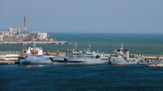Румънски военноморски кораби на пристанището в Констанца. Снимка: Nathan Laine/Bloomberg