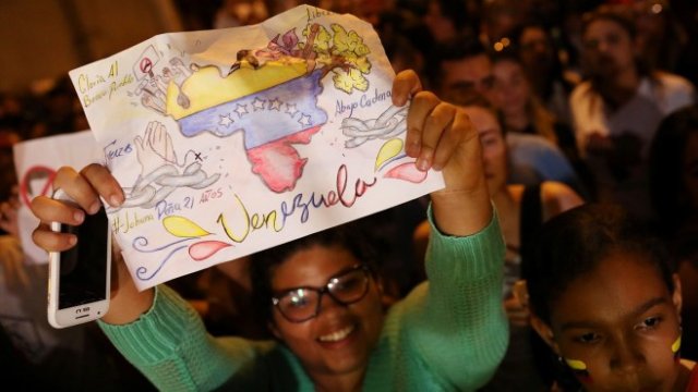 <p>
	Митинг в подкрепа на опозиционния лидер Хуан Гуайдо. <em>Снимка: Ройтерс</em></p>
