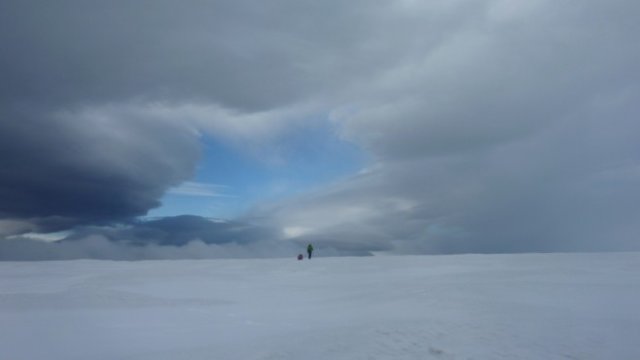 <p>
	<em>Снимка: Фелисити Астън на&nbsp;Антарктида&nbsp;</em></p>
