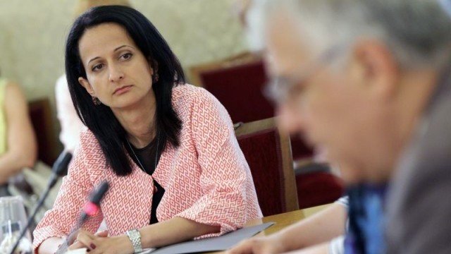 <p>
	Председателят на КФН Карина Караиванова.<em> Снимка: БТА</em></p>
