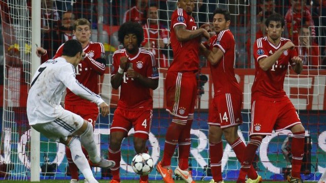 <p style="text-align: justify;">
	Срещу Байерн Роналдо подобри рекорда за най-много попадения в един сезон от Шампионската лига - цели 16 до момента. <em>Снимка: Ройтерс</em></p>
