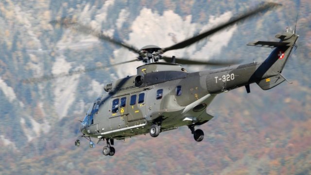 <p>
	Хеликоптер Super Puma. <em>Снимка: Ройтерс</em></p>
