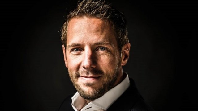 <p>
	<em>Крисчън Кром</em></p>
