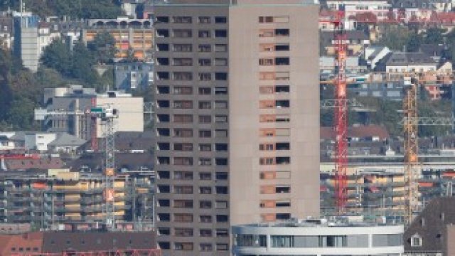 <p>
	Жилищни блокове в Цюрих.<em> Снимка: Архив Ройтерс</em></p>
