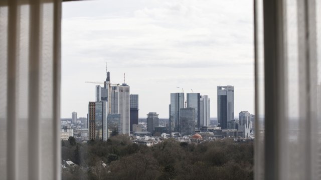Изглед към финансовия район на Франкфурт. Снимка: Alex Kraus/Bloomberg